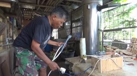 Man uses thousands of volts to create lightning-themed artwork