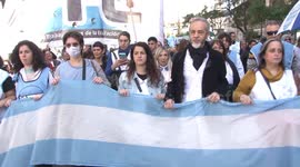 Argentines march in Buenos Aires in support of Cristina Fernandez after assassination attempt