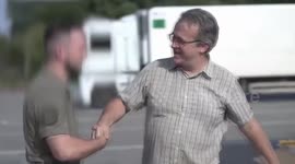 British man hands over whole lorry of supplies to Ukrainian soldiers