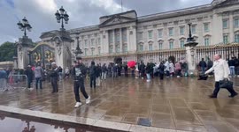 Public members start bringing flowers to Buckingham Palace as wait on Queen’s health continues