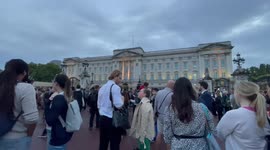 People flocked to Buckingham Palace shortly after the announcement of the death of Queen Elizabeth II