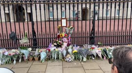 Official notice announcing Queen’s death outside Buckingham Palace