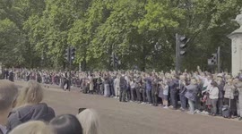 Horse guards join queen Elisabeth ii death commemorations at Buckingham Palace