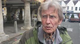 ADDITIONAL FOOTAGE - People in Tetbury near King Charles' Highgrove House estate pay heartfelt tributes to The Queen