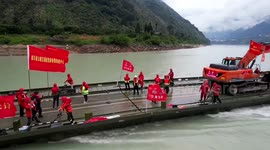 Pontoon bridges-turned-boats transport large-scale equipment to do rescue work after earthquake in China
