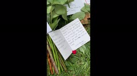 Queen floral tribute green park- sweets messages are left by children for the queen