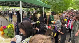 Queens floral tribute green park- thousand of people lay flowers