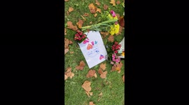 Queens floral tribute green park- lovely card left for queen by children