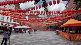 Hair saloon in London’s China Town commemorates the Queen