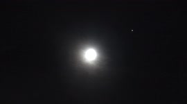 Full Moon and Jupiter near one another in London's sky