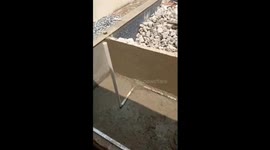 The worker accidentally fell into the pit, his partner saved him!