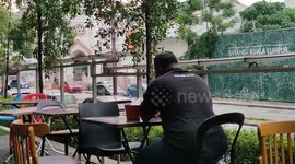 Bizarre restaurant in Malaysia serves drinks in flower pot