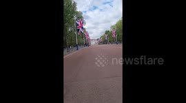 The flow of people heading to Buckingham Palace in London, UK