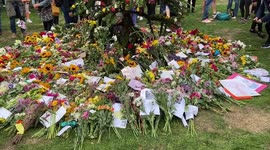 New floral tributes garden for the Queen opened on Hyde Park as Green Park reaches capacity