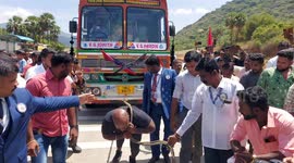 Man pulls lorry that weighs 14 tonnes in South India