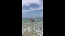 صياد فلسطيني يمارس عمله في صباح كل يوم جديد حيث يعتبر البحر مصدر رزقه الوحيد