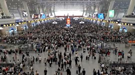 Thousands of tourists cram into train station ahead of China's National Day