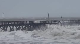 Hurricane destroys dock in South Carolina in front of an eyewitness!