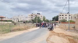 Palestinian mourners carry the body of Mahmoud Al-Sous who was killed by Israeli forces