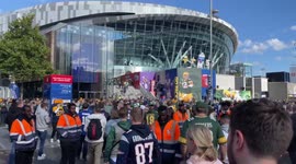 Giants and Packers fans arrive at Tottenham Hotspur Stadium. New York Giants vs Green Bay Packers. NFL 2022 London Games. American Football in the UK