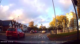 Mini Cooper driver gets in big pickle and stranded at intersection