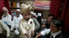 2.3 feet tall Indian man finally manages to get married after years of searching for love
