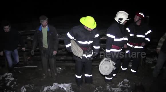 Horse rescued from mud in Romania