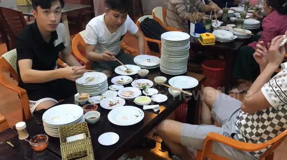 This incredible Vietnamese street food requires dozens of plates to be eaten