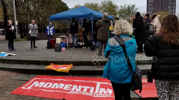 Walthamstow residents gather to support Syrian man facing Rwanda deportation