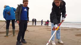 People carve 100ft poppies onto UK beach ahead of Remembrance Day