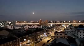 Timelapse footage of rare 'beaver blood moon' above Chinese city