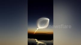 Illuminating 'UFO' flies over sky forming tadpole shape in China