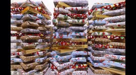 Cool timelapse shows Christmas presents stacking up