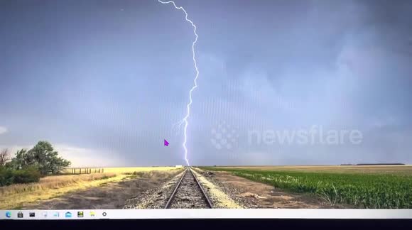 Cool tricks on using a mouse pointer to locate it. Windows 10 - Buy