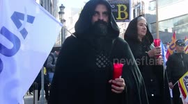 Policías y guardias civiles en Madrid, España marchan juntos contra la 