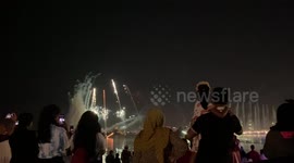 The Doha Corniche witnesses the launch of fireworks “Hayakum fi Qatar”, in the presence of a large number of fans.