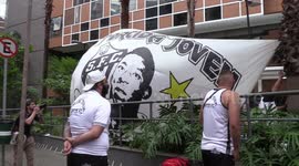Santos F.C fans pay tribute to King Pelé near his hospital in São Paulo, Brazil
