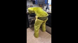 'I want him': Man turns himself into SEXY GRINCH and the internet is thirsting for it. Part 01