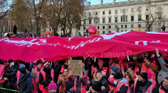 'We want Thompson out' shout postal workers during London strike