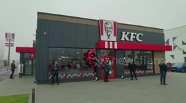 Kentucky Fried Chicken (KFC), one of the world's largest restaurants in the world, today opened the doors of the first drive-thru restaurant in Bosnia and Herzegovina, at the location in front of the Bingo City Center in Sarajevo.