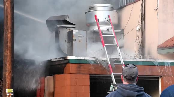 Firefighters extinguish blaze at apartment in Shamokin, Pennsylvania