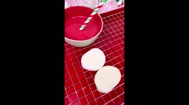 Mum makes adorable-looking Hello Kitty pop for her daughter