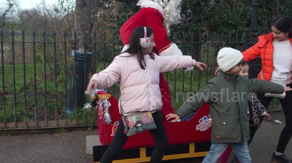 Santa takes fun cruise on electric skeigh in  London’s Hyde Park
