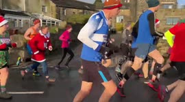 About 2000 runners compete in traditional Boxing Day Chevin Chase in Leeds