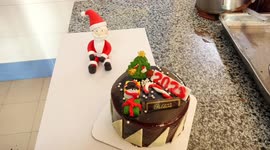 Palestinian chefs make decorative cakes to celebrate Christmas and the New Year
