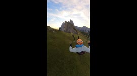 Bike vs Paraglider 2