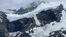 An impressive avalanche in Mount Sefton, New Zealand