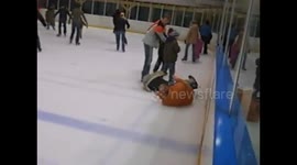 [FAIL] DRUNK ICE SKATING (poor child)