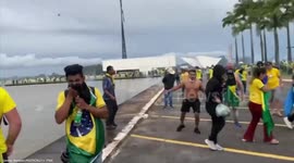 Footage of Bolsonaro supporters setting police vehicles on fire, breaking into Supreme Court building using metal fence
