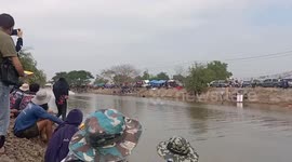 Speedboat pilot somersaults through the air during race crash in Thailand